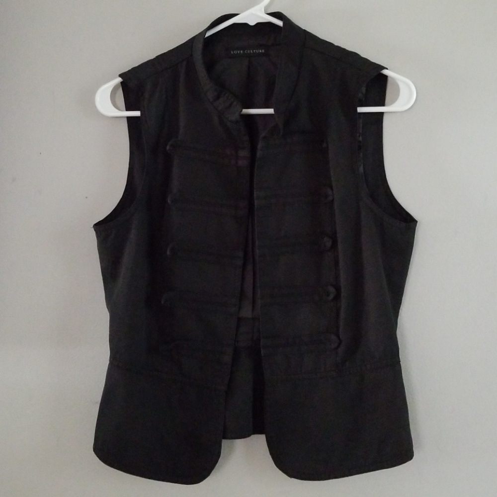 New Listing! Black vest